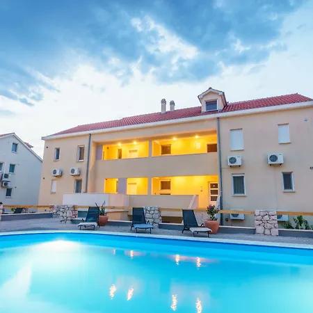 Kis Residence - Adults Only Apartman Kneza