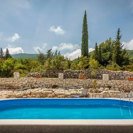 Kis Residence - Adults Only Apartman