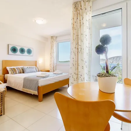 Kis Residence - Adults Only Apartman *