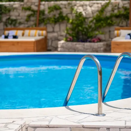 Kis Residence - Adults Only Apartman