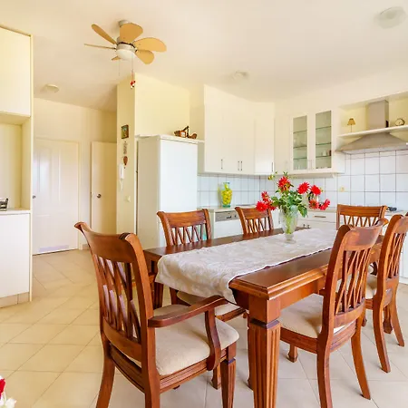 Kis - Adults Only * Kneza