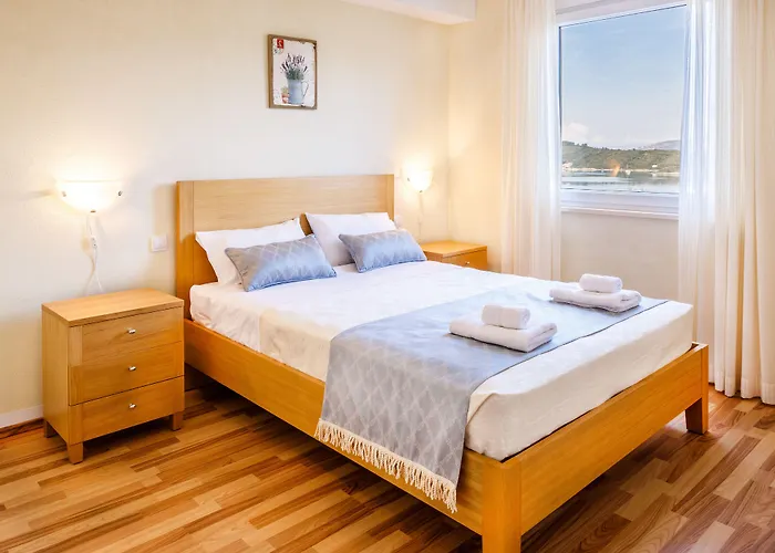 Kis - Adults Only * Kneza