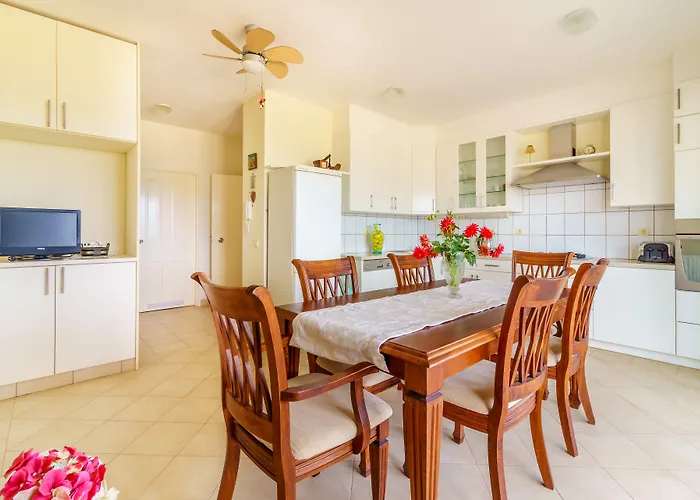 Kis - Adults Only * Kneza